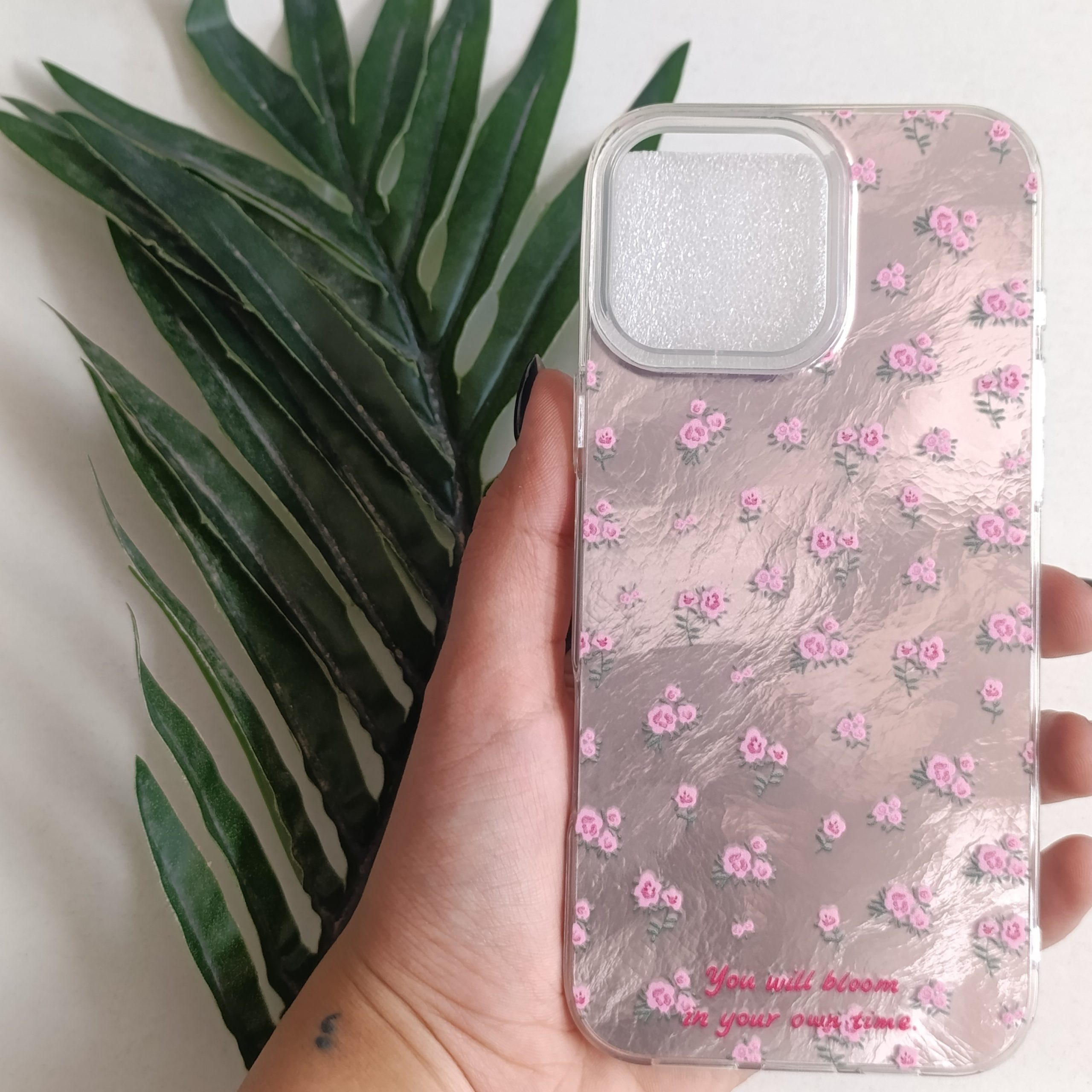 گارد گوشی آیفون Iphone 16 pro max مدل فانتزی دخترانه طرح گل رنگ صورتی قاب و کاور و محافظ موبایل آیفون 16 پرومکس