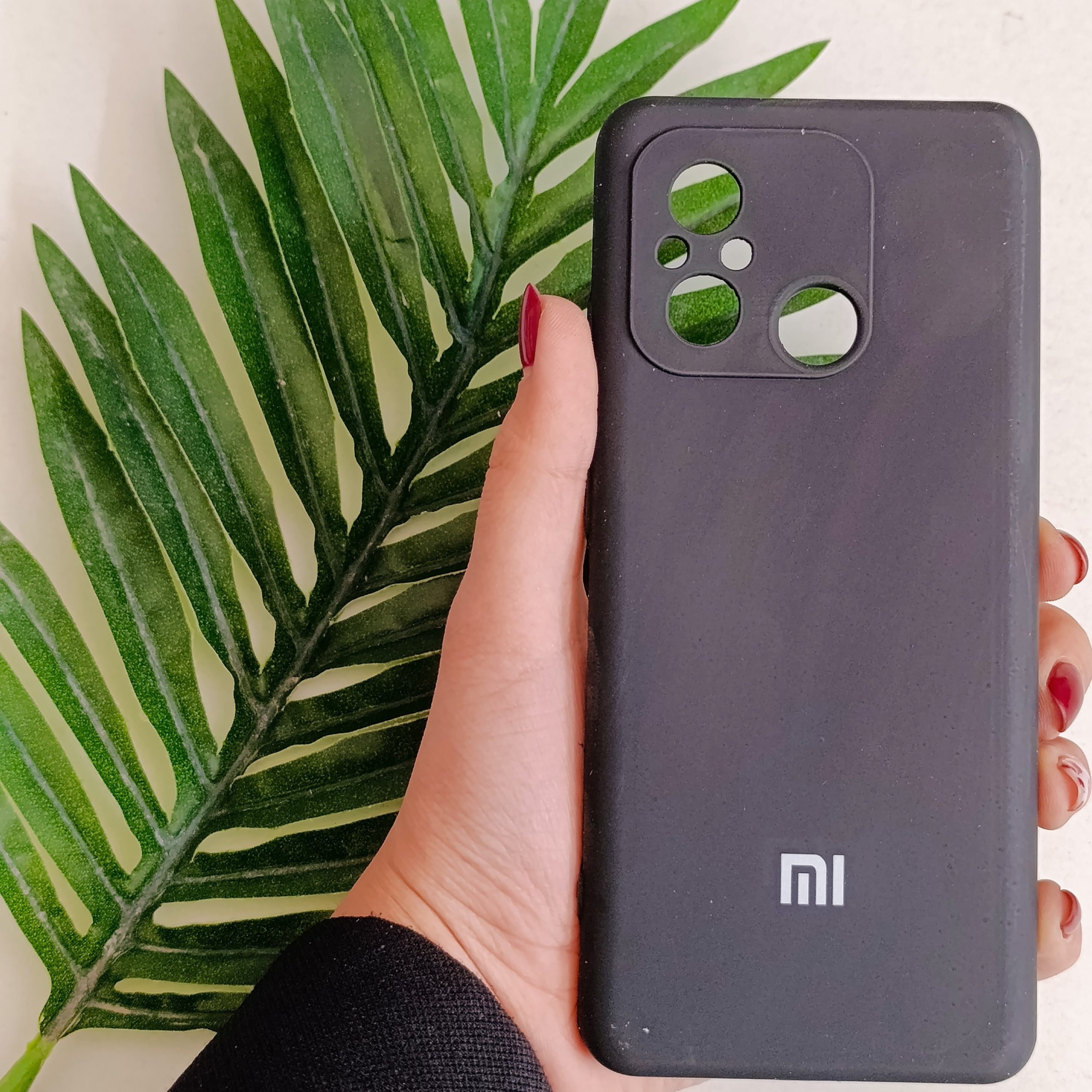 گارد گوشی Redmi 12c مدل سیلیکونی و دارای روکش داخلی رنگ مشکی قاب و کاور محافظ موبایل