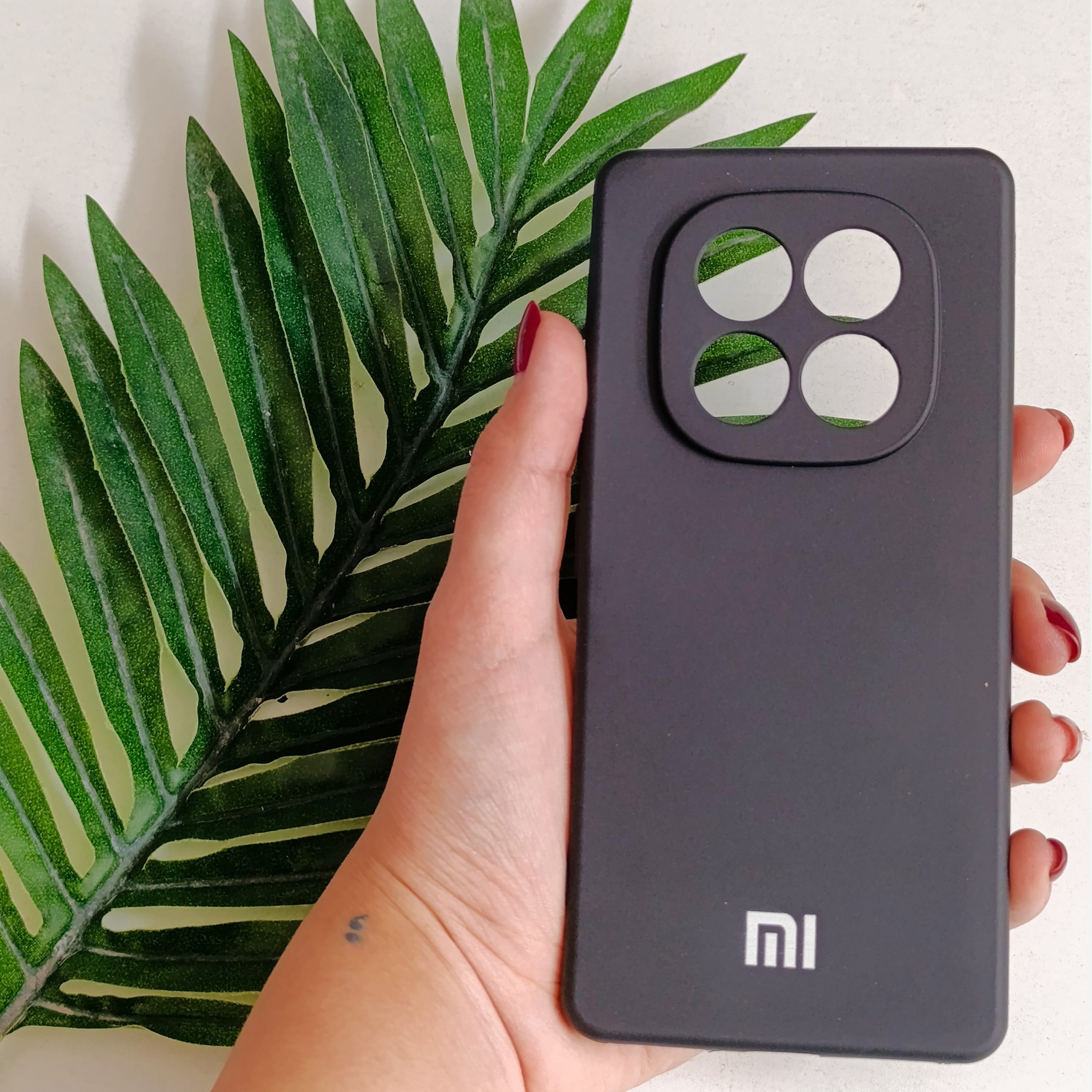 گارد گوشی Note 15 pro مدل سیلیکونی و دارای روکش داخلی رنگ مشکی قاب و کاور محافظ موبایل