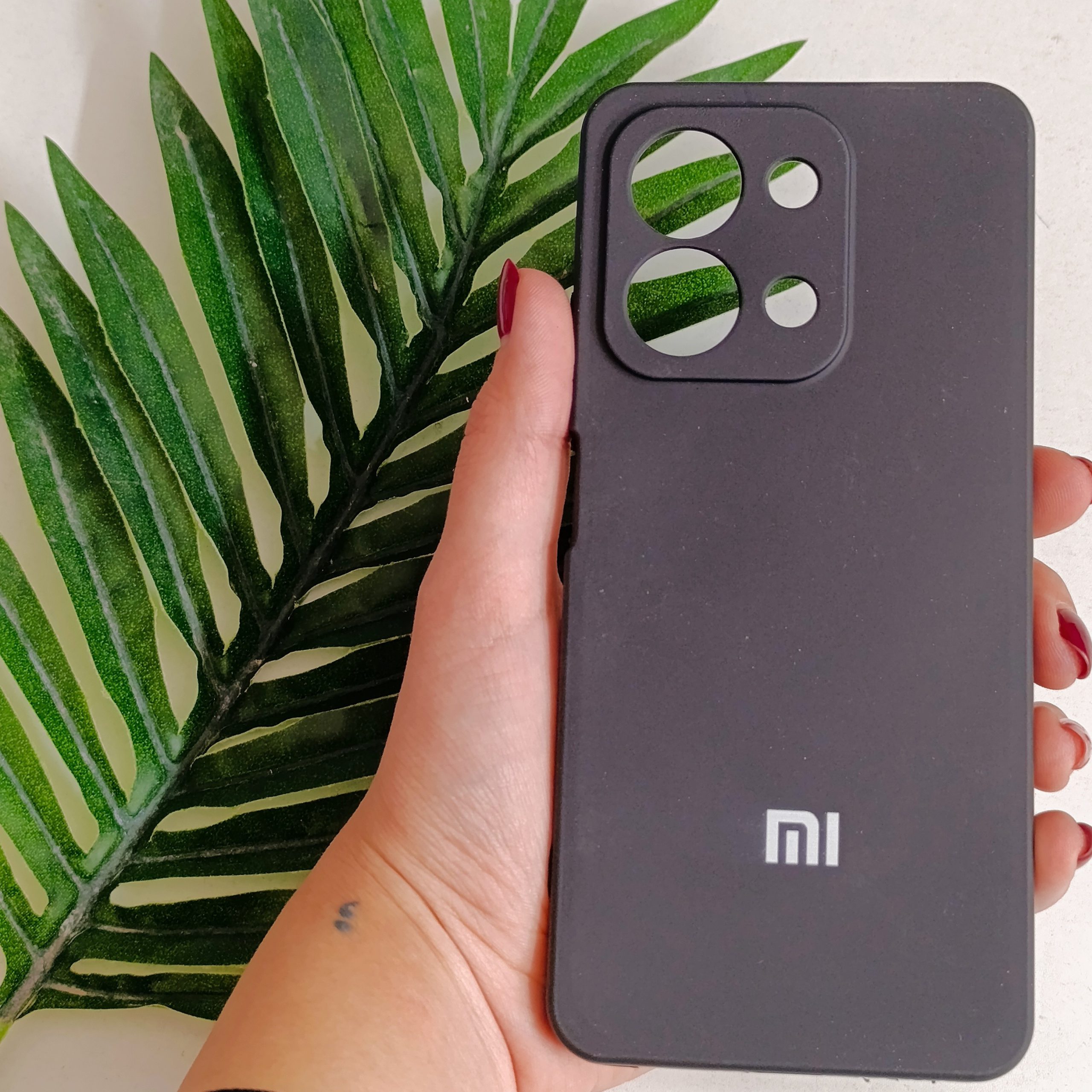 گارد گوشی Redmi 15c مدل سیلیکونی و دارای روکش داخلی رنگ مشکی قاب و کاور محافظ موبایل