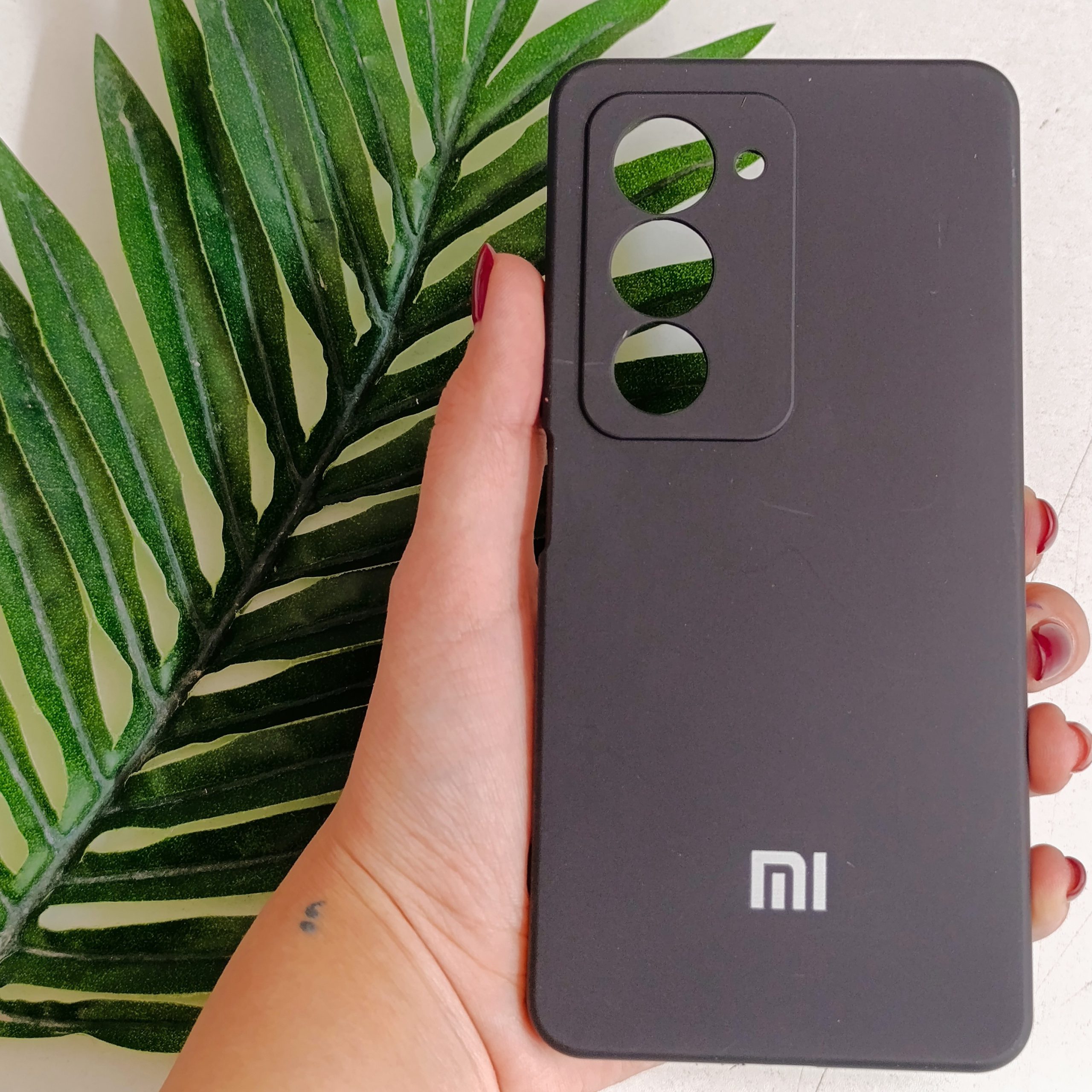 گارد گوشی Redmi 15 مدل سیلیکونی و دارای روکش داخلی رنگ مشکی قاب و کاور محافظ موبایل