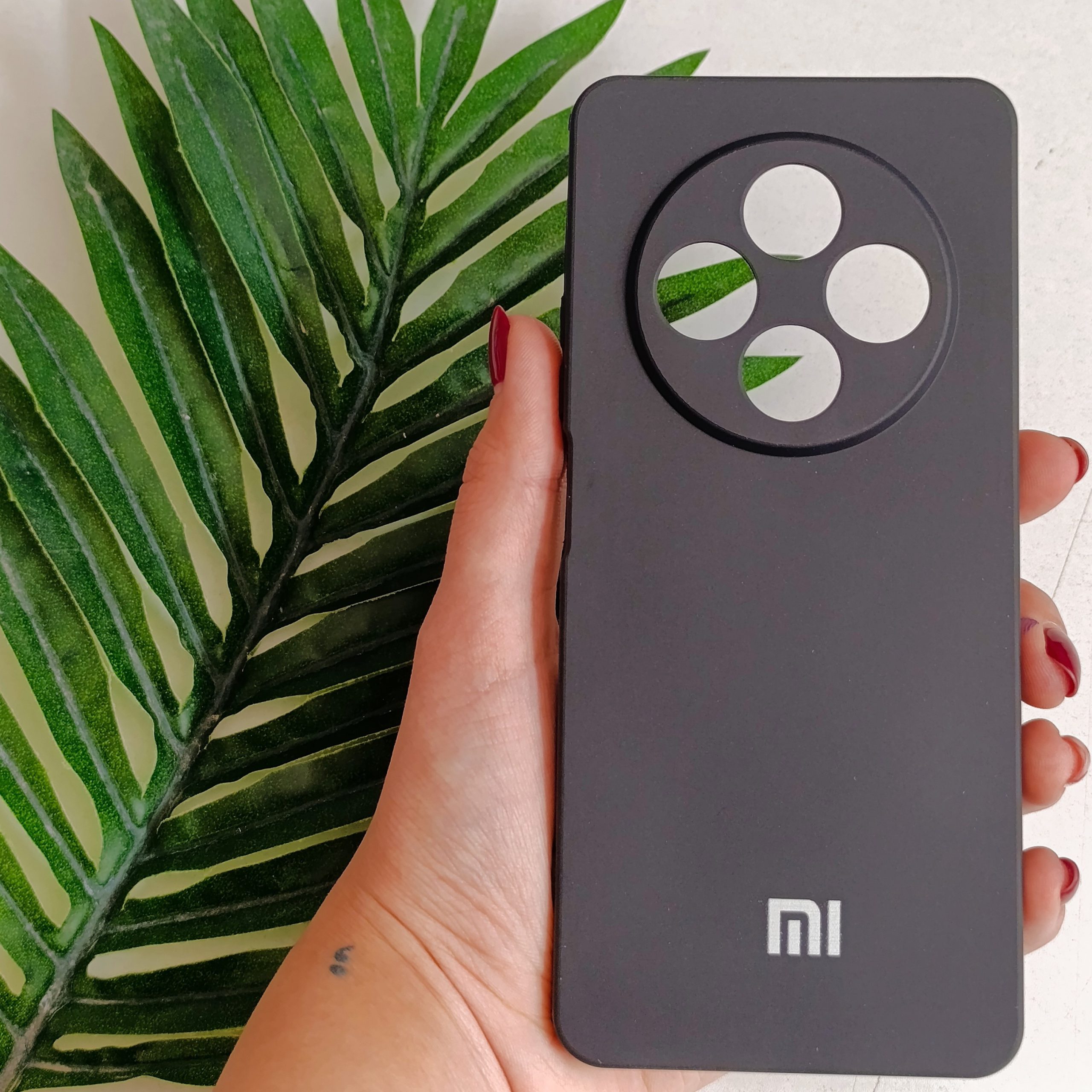 گارد گوشی Redmi 14c مدل سیلیکونی و دارای روکش داخلی رنگ مشکی قاب و کاور محافظ موبایل
